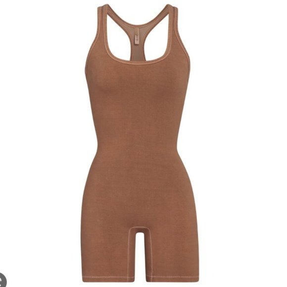 SKIMS Other - SKIMS outdoor mid thigh bodysuit (M)